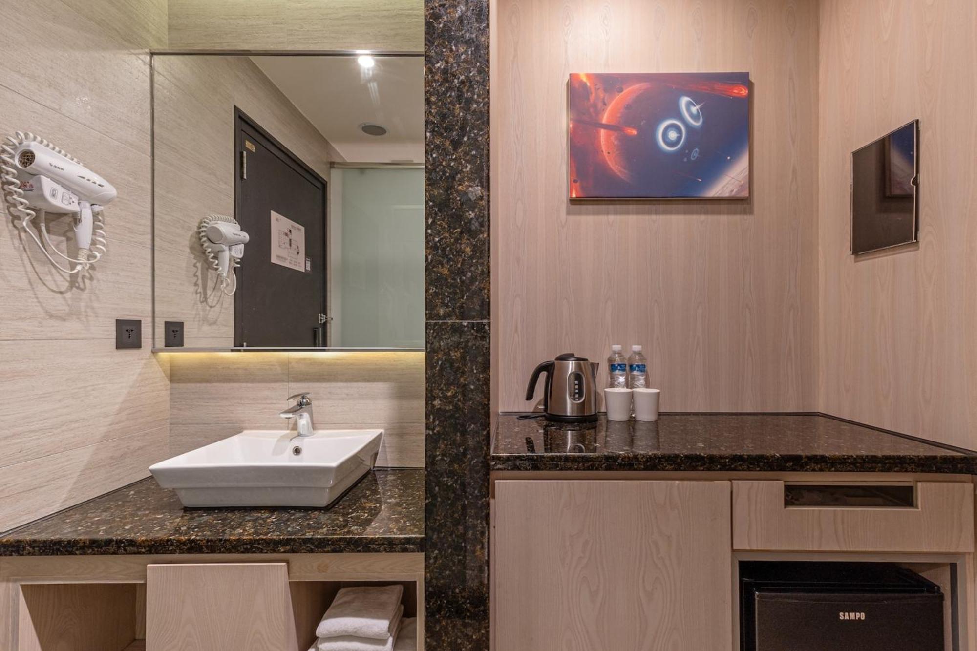 Guide Hotel Taichung Ziyou Exterior foto