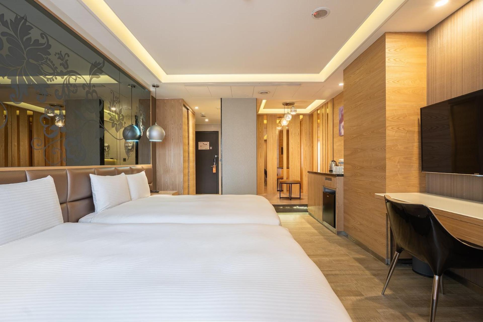 Guide Hotel Taichung Ziyou Exterior foto