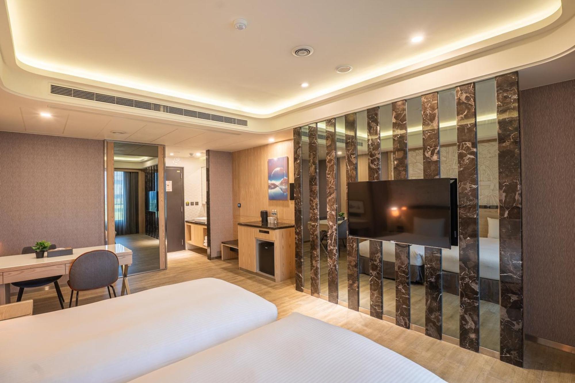 Guide Hotel Taichung Ziyou Exterior foto