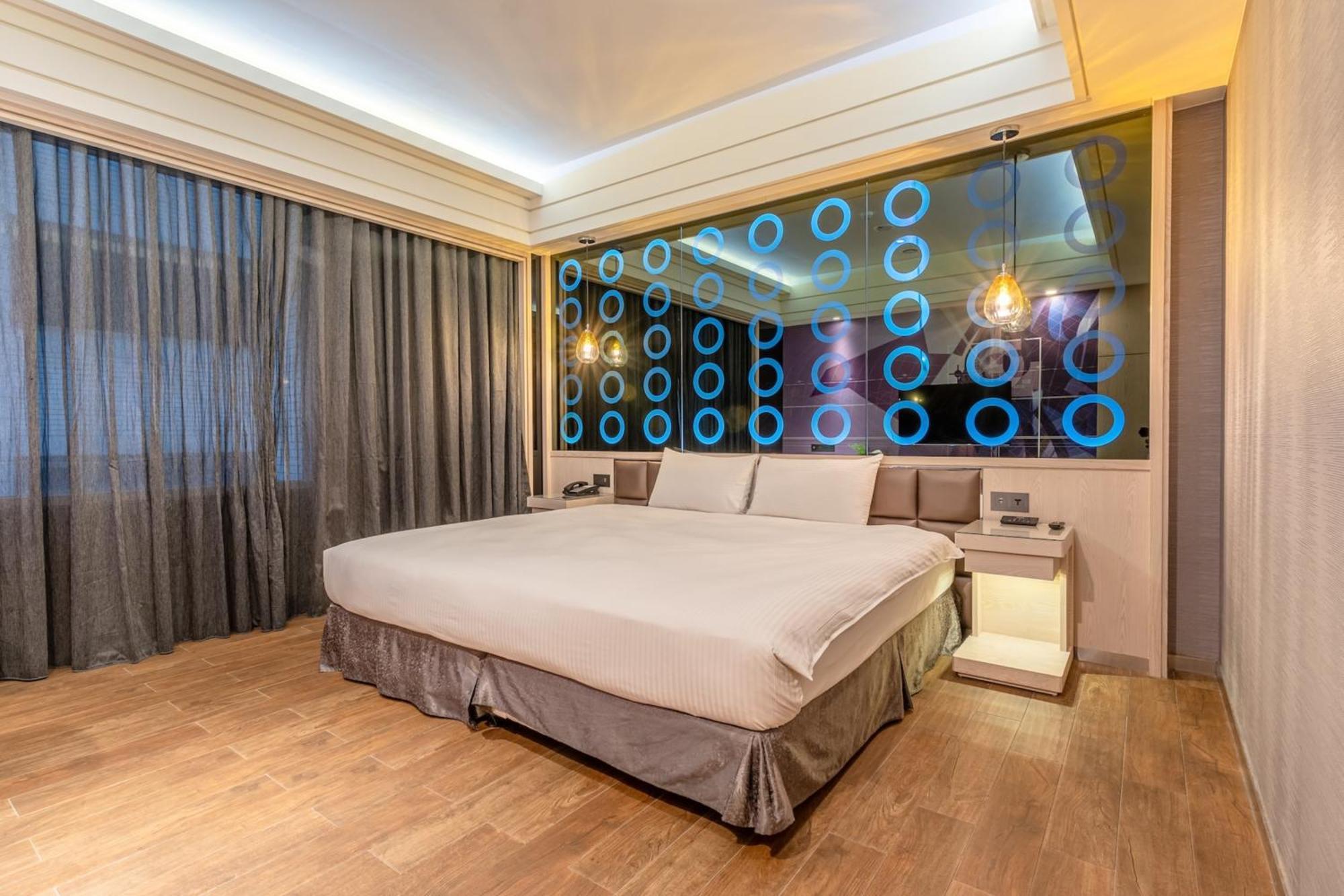 Guide Hotel Taichung Ziyou Exterior foto