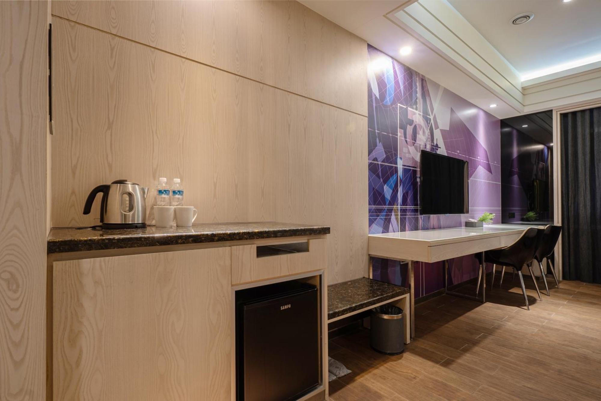 Guide Hotel Taichung Ziyou Exterior foto